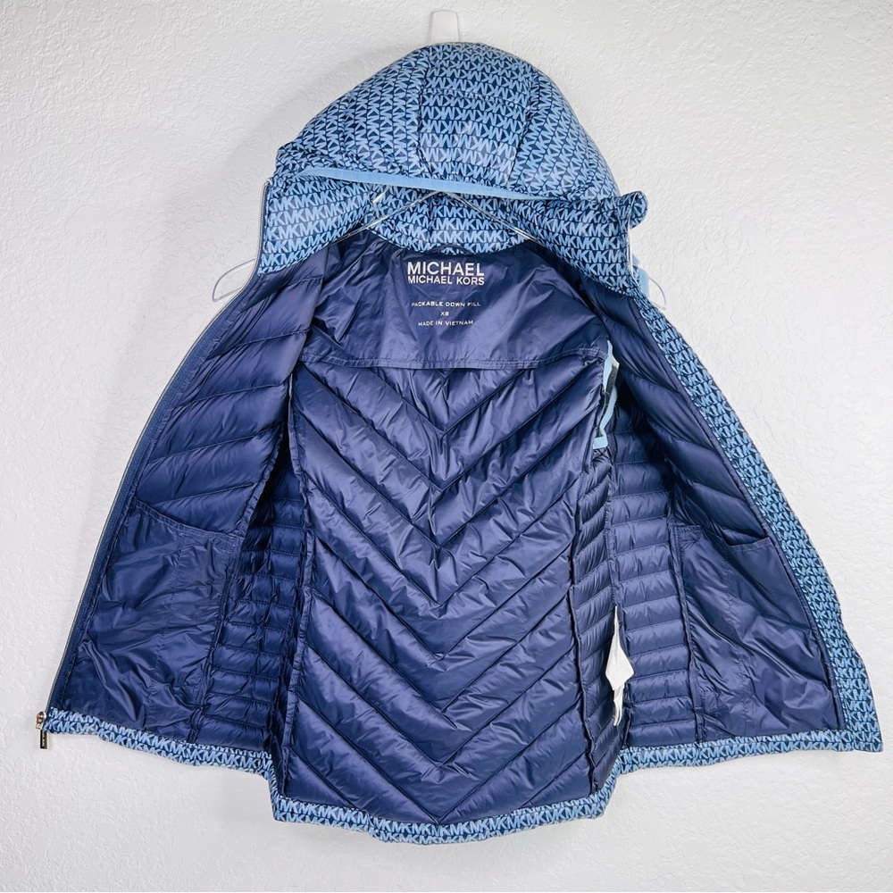 Michael Kors Navy/Blue Packable Down Fill Hood Quilted Puffer Vest - Picture 10 of 16